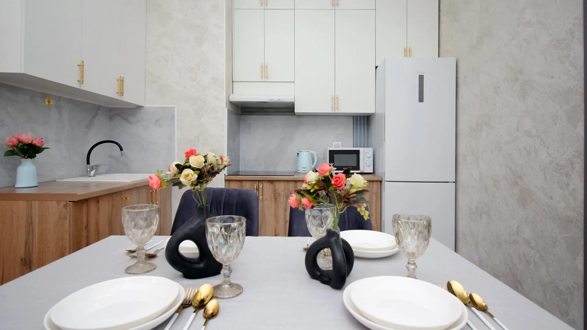 Жк Four Seasons Apartment Almaty 0*,